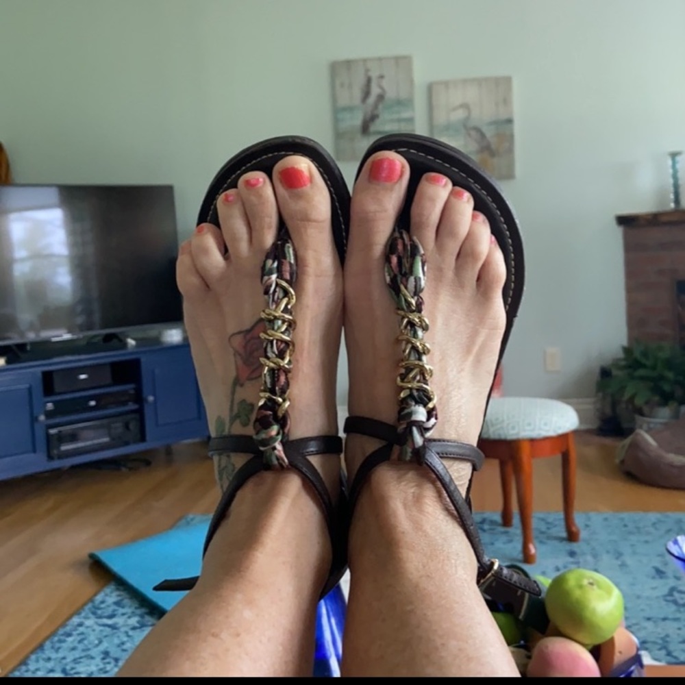 Fergie “Fergilicious” Chain Sandals.